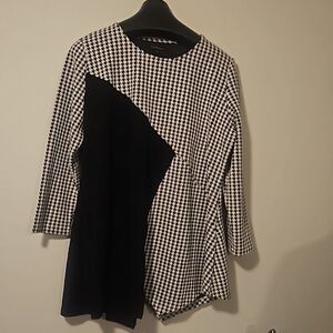Caleaas woman houndstooth blouse 1X